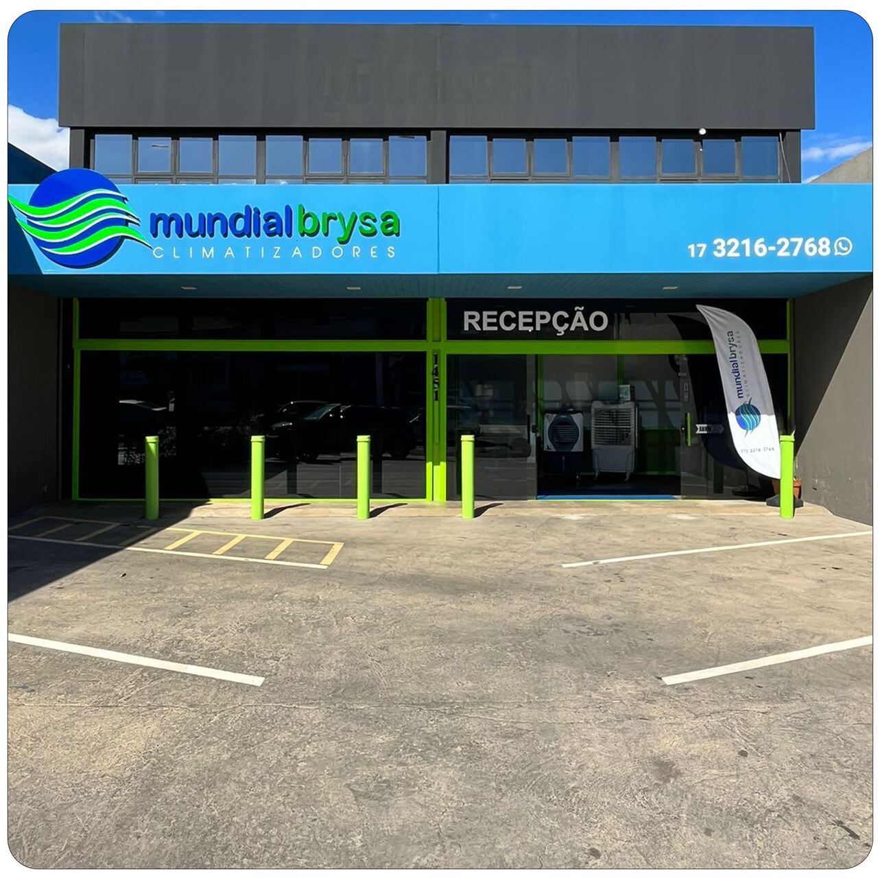 Sede da Mundial Brysa ou equipe técnica com produtos